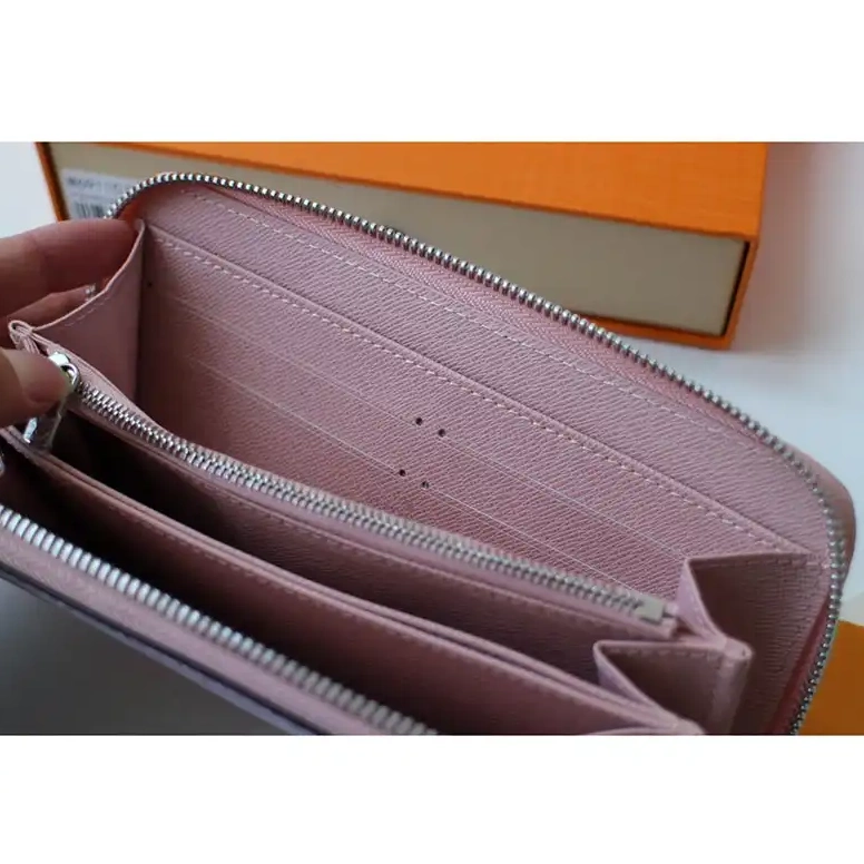 Bags 204B570014 LV 0822